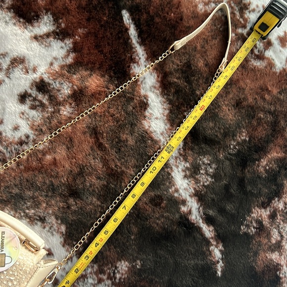 Ivory Tweed Top Handle gold Chain Crossbody Purse with Double Heart Closure - Picture 7 of 7